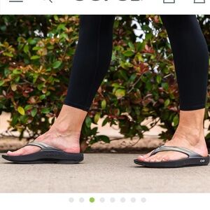 OOFOS WOMEN'S OOLALA LUXE SANDAL - LATTE size 7